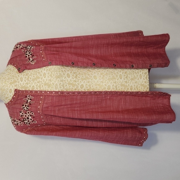 St John's Bay Women's Size M Red Floral Embroidered 3/4 Sleeve Button Down Top - Picture 1 of 14